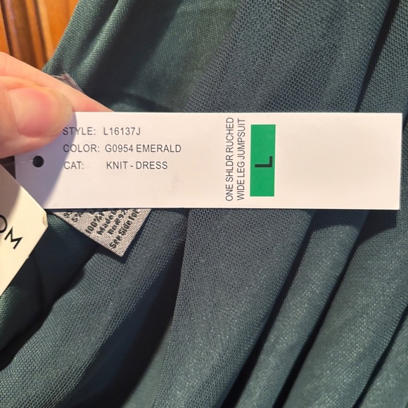 Love by Design Ava One Shoulder Wide Leg Jumpsuit in Emerald Large NWT - Picture 4 of 6